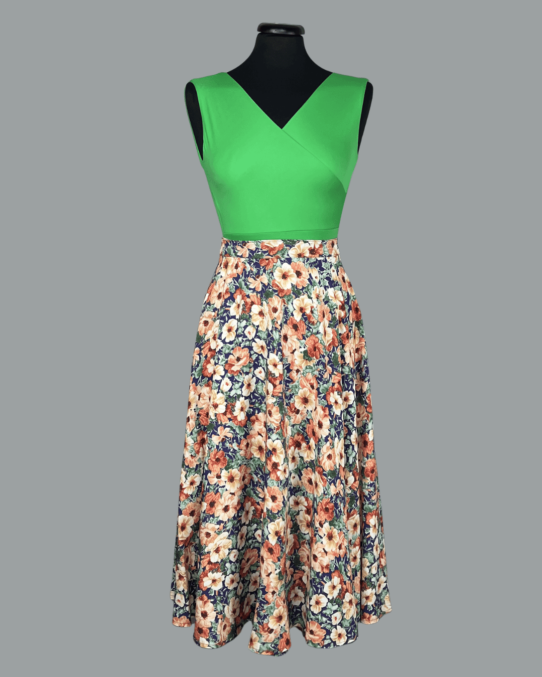 Zöld alapon nagy virág minta + Dressz 018