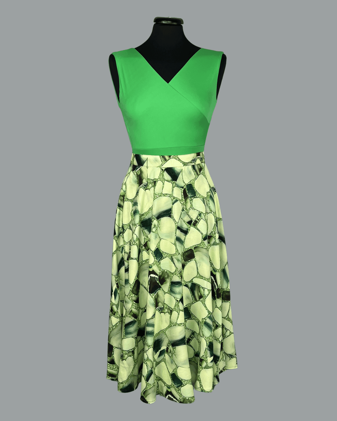 Zöld-barna smaragd + Dressz 018